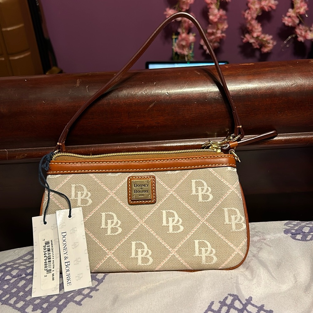 Dooney & Bourke wristlet, NWT